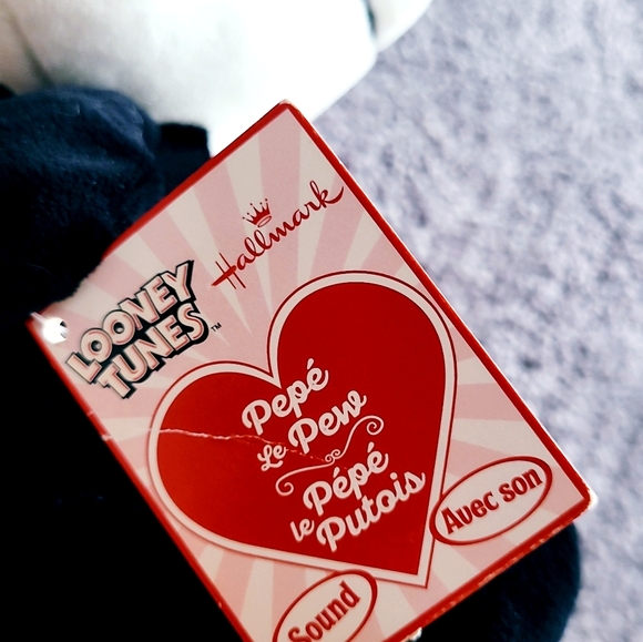 Rare Pepe Le Pew Hallmark Plush - Picture 2 of 3